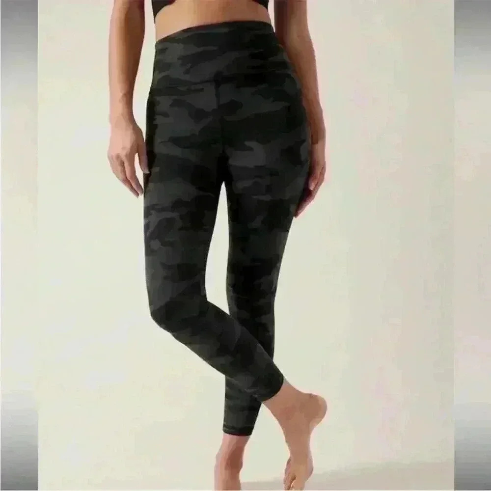 Athleta Elation Camo 7/8 Leggings in Black Camo Size XXS NWT